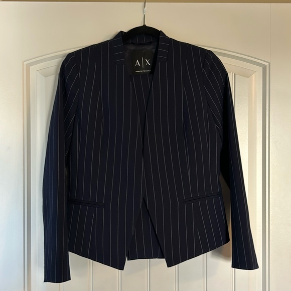 NWOT Women’s Armani Exchange Collarless Pinstripe Blazer in Navy Blue (Size 4) - Picture 2 of 9